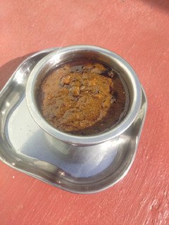 கறிவேப்பிலை பூண்டு குழம்பு (Kariveppilai poondu kulambu recipe in tamil) செய்முறை முக்கிய புகைப்படம்