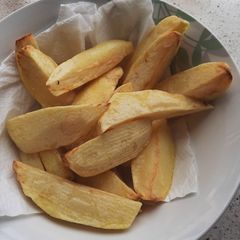 A picture of Potato wedges.