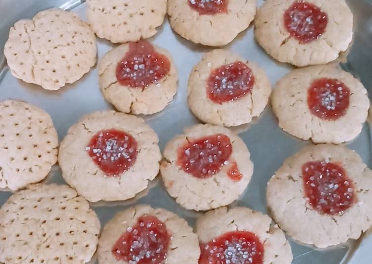 Jam cookies made of whole wheat flour