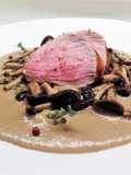 Filetto di vitello con pioppini e crema di porcini