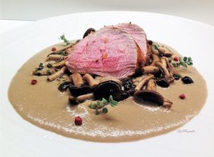 Foto di Filetto di vitello con pioppini e crema di porcini