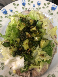 Una foto de 330. Bonito con chimichurri de aguacate (principal pescado)
