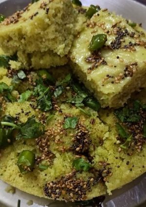 इन्स्टंट रवा बेसन ढोकळा (rava besan dhokla recipe in marathi) रेसिपी चे मुख्य फोटो 