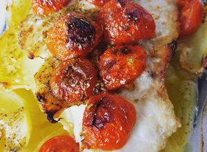Foto di Filetto di pesce persico con patate e pomodorini