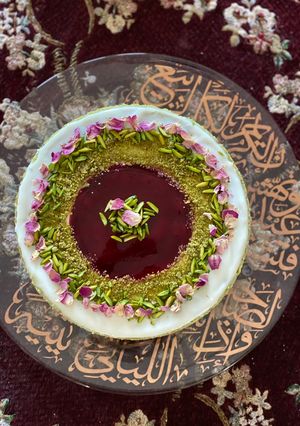 صورة لوصفة تشيز كيك الزعفران وكيكة الفستق