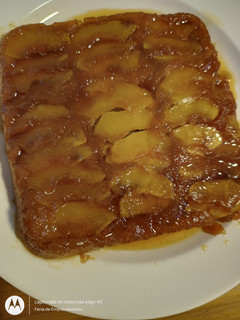 Una foto de Torta invertida de manzana