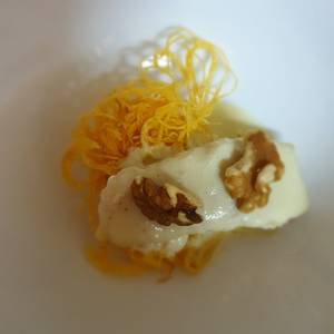 Noodles de patata y rosada con salsa de alcachofa