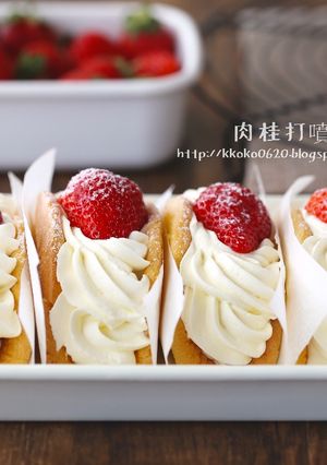 韓國流行排隊甜點。草莓蛋糕捲 的食譜成品照片