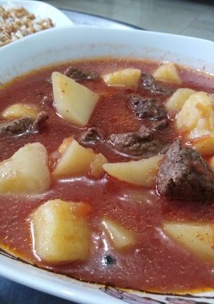 صورة لوصفة يخنة البطاطا مع البندورة 🥔🍅
