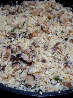 Una foto de Arroz de coliflor con champis y shitake al jengibre