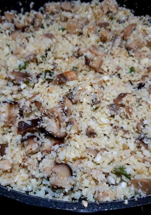 Una foto de Arroz de coliflor con champis y shitake al jengibre