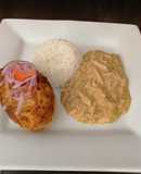 Un combinado de ají de pollo con papa rellena