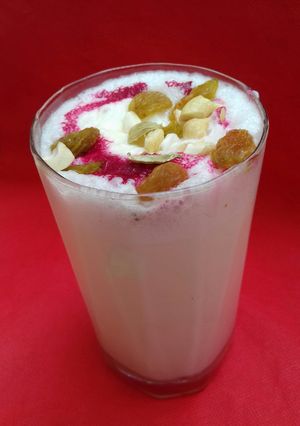 रोज़ मलाइ लस्सी रेसिपी मुख्य फोटो