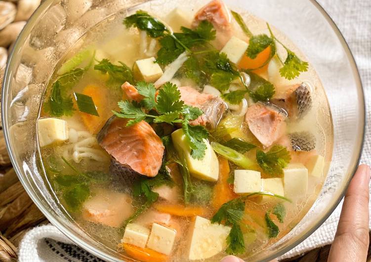 Bagaimana memasak Sup Salmon Lezat