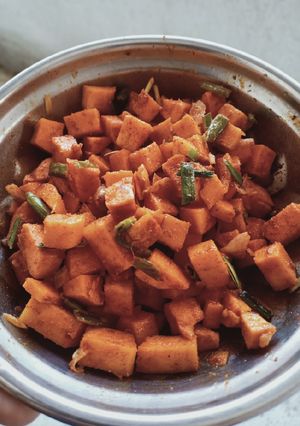 લસણિયા ગાજર (Lasaniya Gajar Recipe In Gujarati) રેસીપી મુખ્ય ફોટો