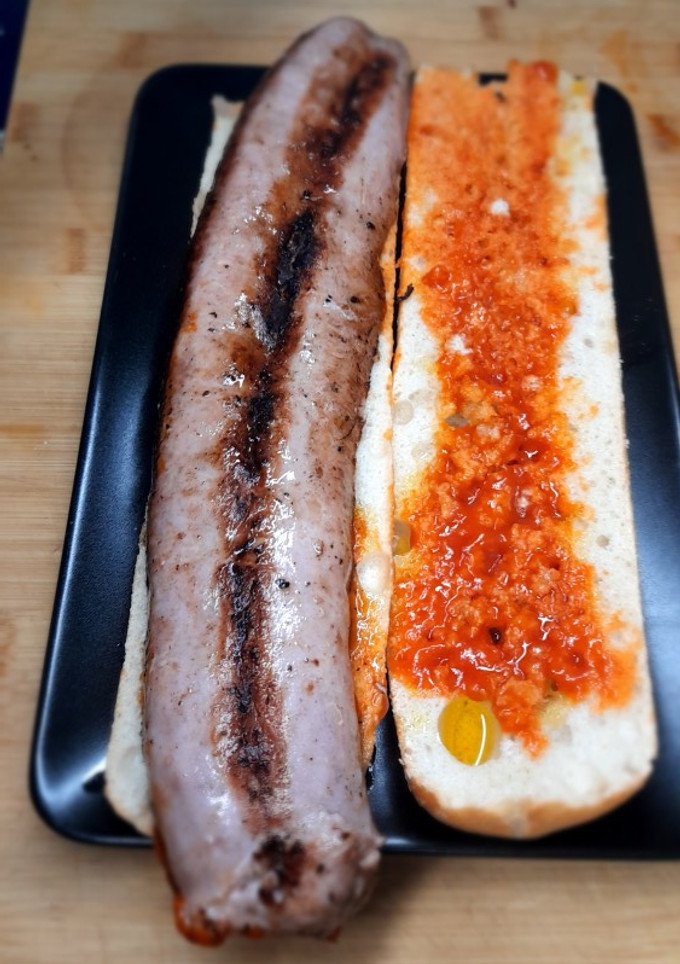 Una foto de Bocadillo de longaniza a la plancha