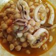 Garbanzos con calamares