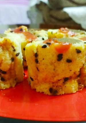 A picture of Dhokla sushi.