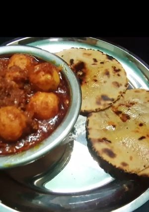 લસણીયા બટાકા (Lasaniya Bataka Recipe In Gujarati) રેસીપી મુખ્ય ફોટો