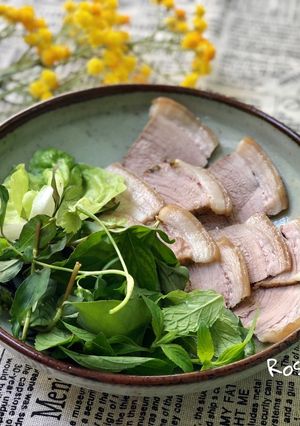 Hình của món Thịt Heo Hấp Sả.