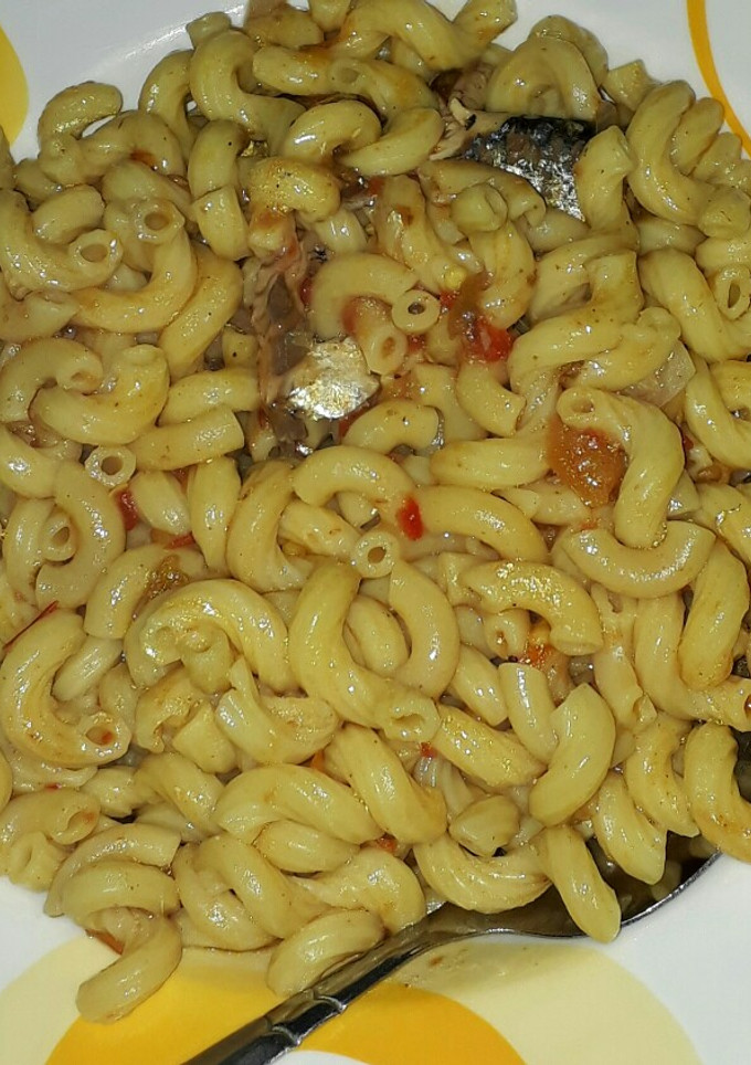 A picture of Macaroni with sardine.
