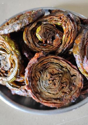 चमचमीत अळूवडी (Alu Vadi Recipe In Marathi) रेसिपी चे मुख्य फोटो 