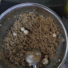 A picture of Makhana and dry fruit panjiri.