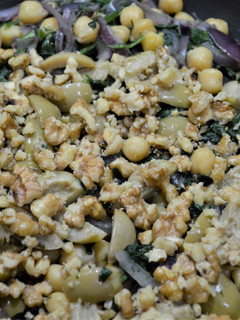 Una foto de Ensalada tibia de Garbanzos, espinaca y nueces