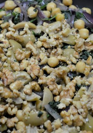Una foto de Ensalada tibia de Garbanzos, espinaca y nueces