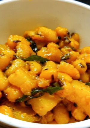 A picture of Black eyes peas dry curry | alasande kalina usli.