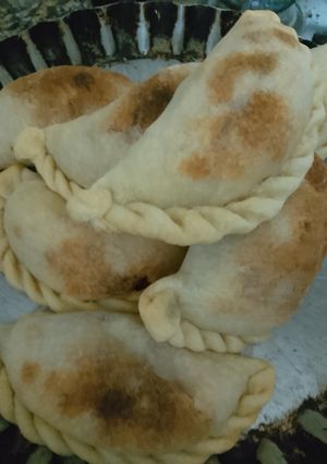 Una foto de Empanadas de pollo y verduras