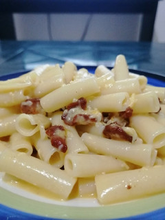 Una foto de Macarrones a la carbonara