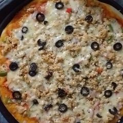 A picture of Chicken Tikka Pizza.