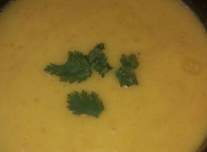 Una foto de Crema de zanahoria y crema de leche