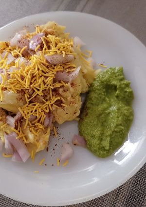 સુરતી લોચો (Surati Locho Recipe In Gujarati) રેસીપી મુખ્ય ફોટો