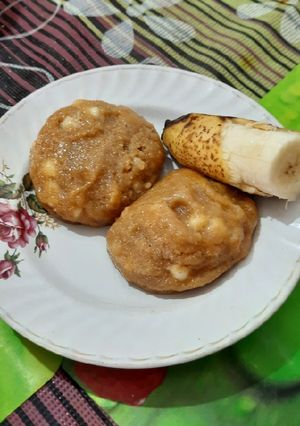 કેળા વાળા ચૂરમા ના લાડુ (Banana Churma Ladoo Recipe In Gujarati) રેસીપી મુખ્ય ફોટો