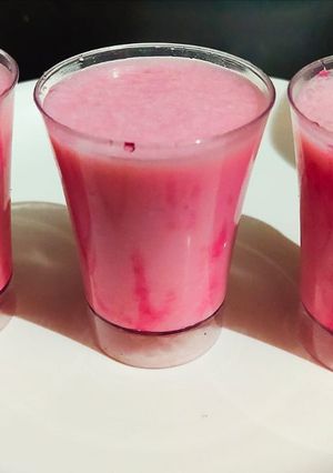 A picture of Rose Banana Milk Shake.