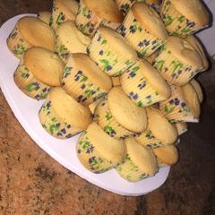 A picture of Vanilla cupcakes.