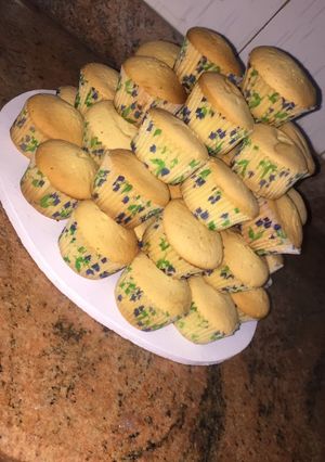 A picture of Vanilla cupcakes.