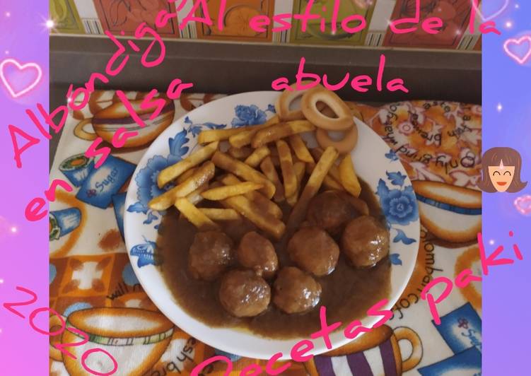 Alb贸ndigas馃嵅馃崨en salsa al estilo de la abuela 馃嵐馃ィ