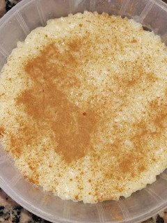 Una foto de Arroz con leche cremoso
