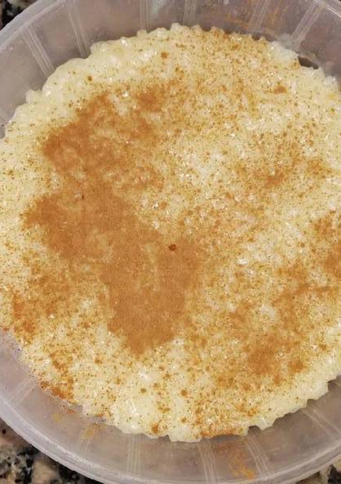 Una foto de Arroz con leche cremoso