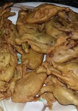 A picture of Masaly bhari hari mirch k pakoray.