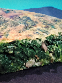 Una foto de Tortilla de espinacas con setas