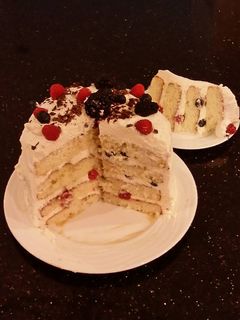 A picture of Fresh Berrie Cream Layer Cake.