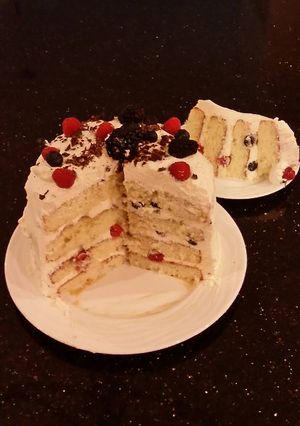 A picture of Fresh Berrie Cream Layer Cake.