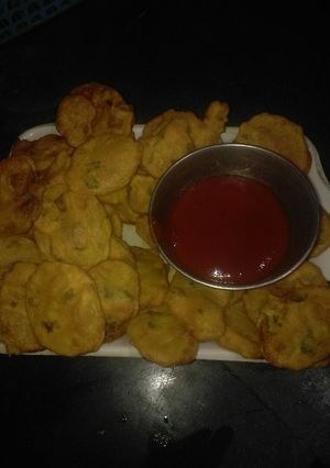 A picture of Aloo pakora.