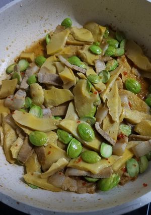 รูปของ ผัดน้ำพริกกะปิหน่อไม้ สะตอ หมูสามชั้น