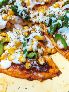 पिज़्ज़ा (Pizza recipe in Hindi) रेसिपी मुख्य फोटो