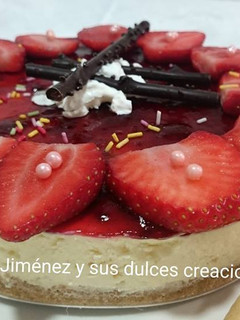 Una foto de Tarta de nata y fresas